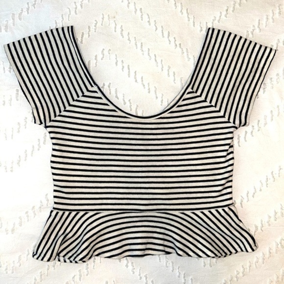 American Eagle striped, ruffled hem crop top - sz XS - Picture 3 of 6